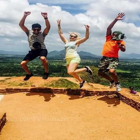 Amaya River Side Homestay Sigiriya Bagian luar foto