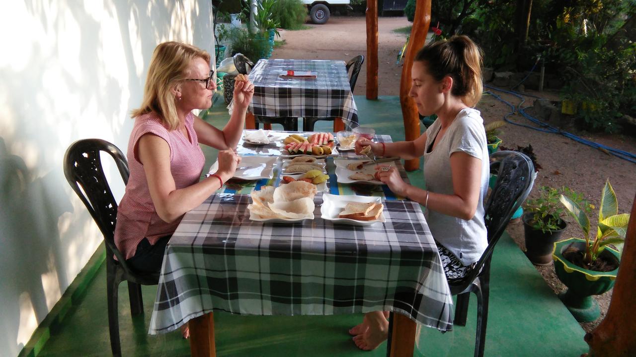 Amaya River Side Homestay Sigiriya Bagian luar foto