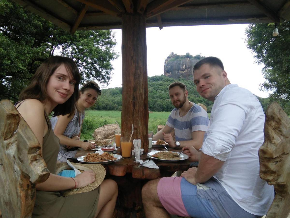 Amaya River Side Homestay Sigiriya Bagian luar foto
